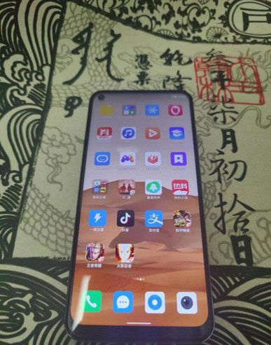 В Китае выпустили помесь Xiaomi Mi 11 Ultra и iPhone 13 Pro